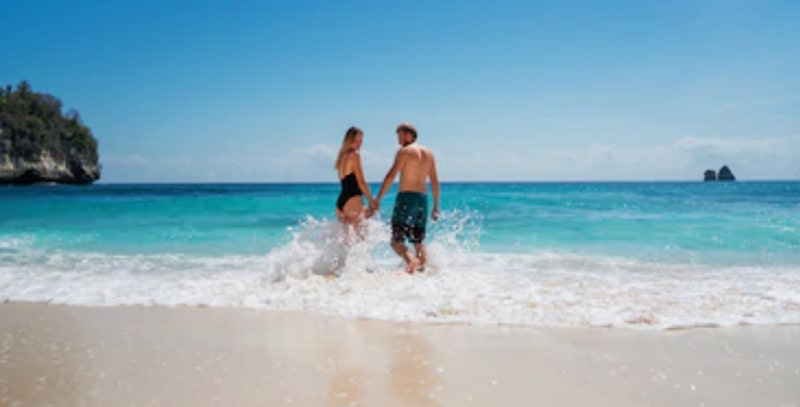 Beach Engagement Photography Poses Idea