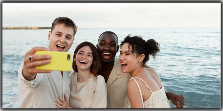 4,177 Selfie Stick Group Images, Stock Photos, 3D objects, & Vectors |  Shutterstock