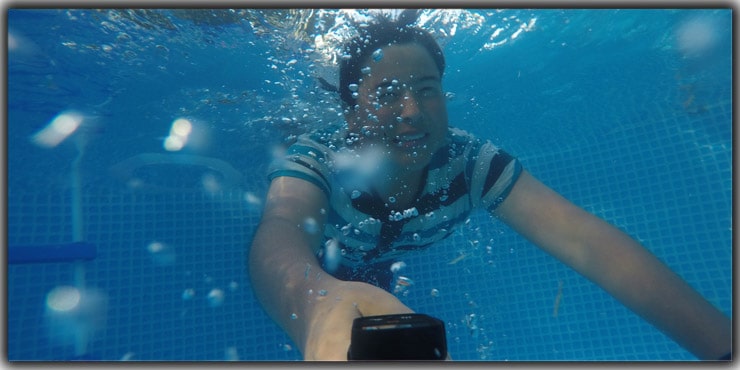 Click Underwater Selfies