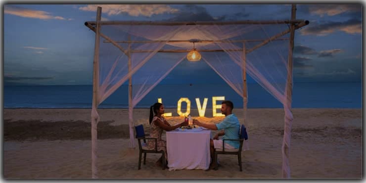 Oceanside Sweetheart Table